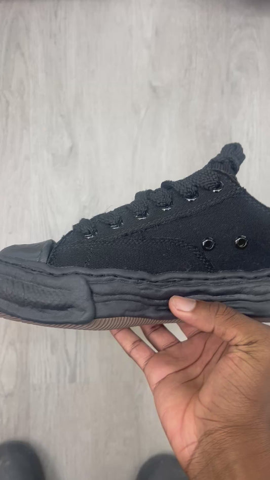 Alll black maison mihara